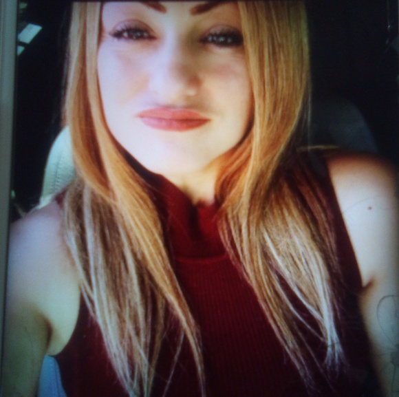 Meet your Posher, Farah - Picture 1 of 1